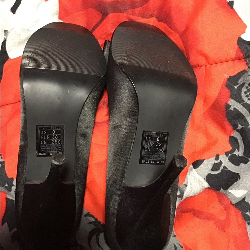 Heels - Picture 4 of 4